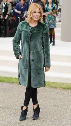 British actress Sienna Miller attends Burberry Prorsum s Spring Summer 2016 catwalk show in London on September 21, 2015.  LON20150921122 RUNExHELLESTAD