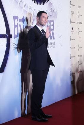 Actor Huang Xiaoming poses for a photo before a fashion show to present Zhang Shuai s works in Beijing, capital of China, Sept. 22, 2015. ) (lfj) CHINA-BEIJING-FASHION SHOW (CN) LixFangyu 