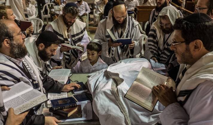 JERUSALEM, Sept. 23, 2015 -- Ultra-Orthodox Jewish men pray at the Western Wall during Yom Kippur in the Old City of Jerusalem, on Sept. 23, 2015. Yom Kippur, the Jewish Day of Atonement and the holiest day of the Jewish calendar, fell from sunset of Sept. 22 to sunset of Sept. 23 this year. Yom Kippur, also known as Day of Atonement, is the holiest day of the year in Judaism. Its central themes are atonement and repentance. Jewish people traditionally observe this holy day with an approximate 25-hour period of fasting and intensive prayer, often spending most of the day in synagogue services. ) MIDEAST-JERUSALEM-JEWISH-YOM KIPPUR LixRui 