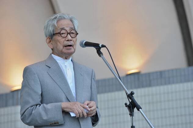 Nobel prize winner Kenzaburo Oe speaks at protest against Prime Minister Shinzo Abe s security policies and nuclear power in Tokyo on September 23, 2015. Some 25,000 people participated according to the organizers.  (xfub_15092316)