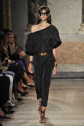 ENTERTAINMENT MODE Mailand Fashion Week - Blugirl Modenschau Milan Fashion Week, Women Spring Summer 2016. Milano, Moda Donna, Primavera Estate 2016. BLUGIRL catwalk Pictured: models  RiccardoxGiordano Fotosicki