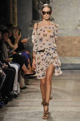 ENTERTAINMENT MODE Mailand Fashion Week - Blugirl Modenschau Milan Fashion Week, Women Spring Summer 2016. Milano, Moda Donna, Primavera Estate 2016. BLUGIRL catwalk Pictured: models  RiccardoxGiordano Fotosicki