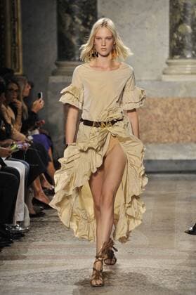 ENTERTAINMENT MODE Mailand Fashion Week - Blugirl Modenschau Milan Fashion Week, Women Spring Summer 2016. Milano, Moda Donna, Primavera Estate 2016. BLUGIRL catwalk Pictured: models  RiccardoxGiordano Fotosicki