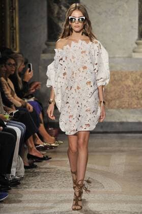 ENTERTAINMENT MODE Mailand Fashion Week - Blugirl Modenschau Milan Fashion Week, Women Spring Summer 2016. Milano, Moda Donna, Primavera Estate 2016. BLUGIRL catwalk Pictured: models  RiccardoxGiordano Fotosicki