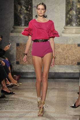 ENTERTAINMENT MODE Mailand Fashion Week - Blugirl Modenschau Milan Fashion Week, Women Spring Summer 2016. Milano, Moda Donna, Primavera Estate 2016. BLUGIRL catwalk Pictured: models  RiccardoxGiordano Fotosicki