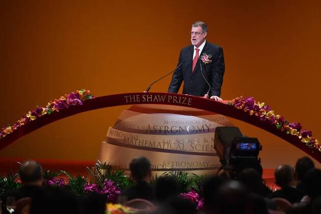 (150924) -- HONG KONG, Sept. 24, 2015 -- Professor Everett Peter Greenberg, winner of the Shaw Prize in Life Science and Medicine, speaks at the presentation ceremony of the annual Shaw Prize in Hong Kong, south China, Sept. 24, 2015. A presentation ceremony of the annual Shaw Prize was held Thursday in Hong Kong, with five U.S. and German scientists commended for their prominent work in astronomy, life science and medicine, and mathematical science. ) (zkr) CHINA-HONG KONG-SHAW PRIZE(CN) WuxYongjian