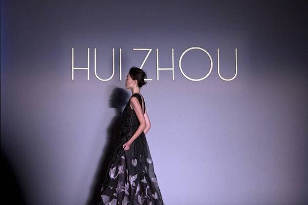 MILAN, Sept. 25, 2015 -- A model presents creations by Chinese designer Zhao Huizhou in Milan, Italy, Sept. 25, 2015. ) ITALY-MILAN-FASHION-CHINA-ZHAO HUIZHOU JinxYu 
