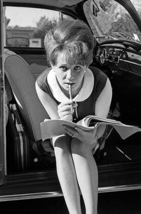 Die deutsche Schauspielerin Lotti Krekel zu Besuch in München, Deutschland 1960er Jahre. German actress Lotti Krekel visiting Munich, Germany 1960s. 24x36Neg74 Copyright: HeinzxBrowers UnitedArchives1000751