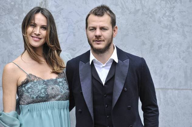 ENTERTAINMENT CELEBRITIES Mailand Fashion Week - Prominenz bei Giorgio Armani Modenschau Milan Fashion Week, Women Spring Summer 2016. Milano, Moda Donna, Primavera Estate 2016. GIORGIO ARMANI front row Pictured: Alessandro Cattelan e signora  RiccardoxGiorrdanox Fotosicki