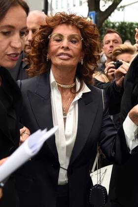 Milan Fashion Week, Women Spring Summer 2016. Milano, Moda Donna, Primavera Estate 2016. GIORGIO ARMANI arrivals Pictured: Sophia Loren  SimonaxChioccia Fotosicki