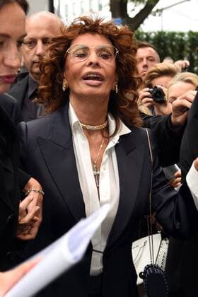 Milan Fashion Week, Women Spring Summer 2016. Milano, Moda Donna, Primavera Estate 2016. GIORGIO ARMANI arrivals Pictured: Sophia Loren  SimonaxChioccia Fotosicki