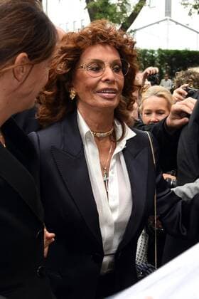 Milan Fashion Week, Women Spring Summer 2016. Milano, Moda Donna, Primavera Estate 2016. GIORGIO ARMANI arrivals Pictured: Sophia Loren  SimonaxChioccia Fotosicki