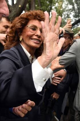 Milan Fashion Week, Women Spring Summer 2016. Milano, Moda Donna, Primavera Estate 2016. GIORGIO ARMANI arrivals Pictured: Sophia Loren  SimonaxChioccia Fotosicki