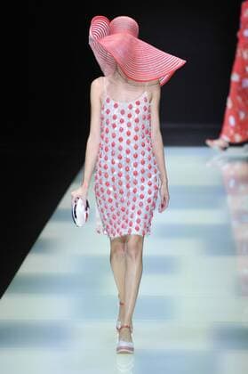 ENTERTAINMENT MODE Mailand Fashion Week - Giorgio Armani Modenschau Milan Fashion Week, Women Spring Summer 2016. Milano, Moda Donna, Primavera Estate 2016. GIORGIO ARMANIcatwalk Pictured: models  RiccardoxGiorrdanox Fotosicki