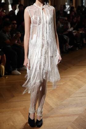 A model takes to the catwalk during the presentation of Sharon Wauchob s collection as part of the 2016 Spring-Summer ready-to-wear Fashion Week in Paris, on September 30, 2015.  PAR20150930110 MAYAxVIDON-WHITE