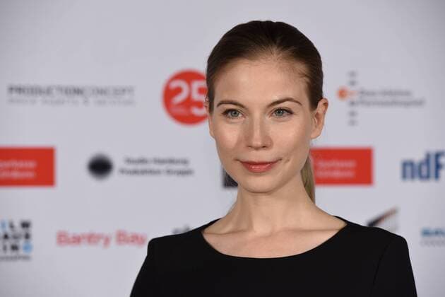 Die österreichische Schauspielerin Nora von Waldstätten kommt am 01.10.2015 in Köln zur Preisverleihung der 25. Cologne Conference. Ausgezzeichnet werden herausragende Leistungen aus der internationalen Film- und Fernsehbranche. Vom 25.09. bis 01.10. findet das Festival für herausragendes Fernsehen und unabhängige Filmkultur in Köln statt.
