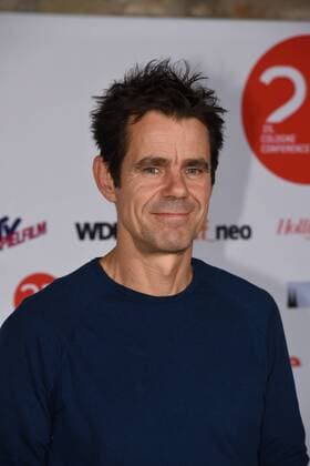 Der Regisseur Tom Tykwer kommt am 01.10.2015 in Köln zur Preisverleihung der 25. Cologne Conference. Ausgezzeichnet werden herausragende Leistungen aus der internationalen Film- und Fernsehbranche. Vom 25.09. bis 01.10. findet das Festival für herausragendes Fernsehen und unabhängige Filmkultur in Köln statt.