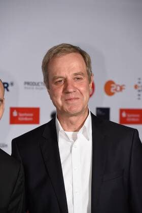 Phoenix-Programmgeschäftsführer Michael Hirz kommt am 01.10.2015 in Köln zur Preisverleihung der 25. Cologne Conference. Ausgezzeichnet werden herausragende Leistungen aus der internationalen Film- und Fernsehbranche. Vom 25.09. bis 01.10. findet das Festival für herausragendes Fernsehen und unabhängige Filmkultur in Köln statt.