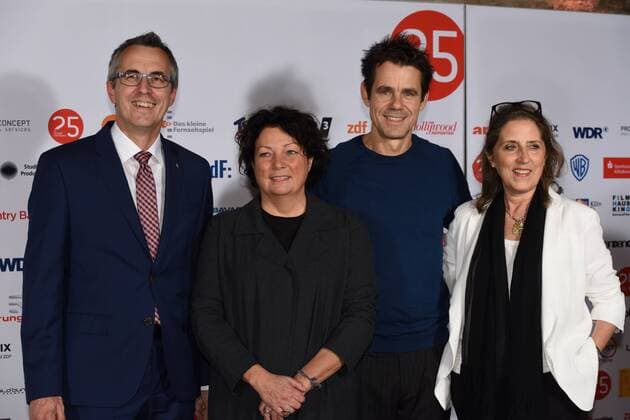Der Kölner Bürgermeister Andreas Wolter, Festivaldirektorin Martina Richter, Regisseur Tom Tykwer und Gf. Filmstiftung NRW Petra Müller posieren am 01.10.2015 in Köln zur Preisverleihung der 25. Cologne Conference. Ausgezzeichnet werden herausragende Leistungen aus der internationalen Film- und Fernsehbranche. Vom 25.09. bis 01.10. findet das Festival für herausragendes Fernsehen und unabhängige Filmkultur in Köln statt.