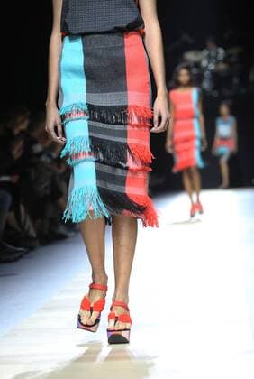 ENTERTAINMENT MODE Paris Fashion Week - Issey Miyake Modenschau A model takes to the catwalk during the presentation of Issey Miyake s collection as part of the 2016 Spring-Summer ready-to-wear Fashion Week in Paris, on October 2, 2015.  PAR20151002111 MAYAxVIDON-WHITE