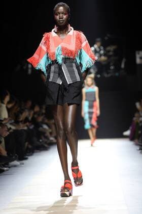 ENTERTAINMENT MODE Paris Fashion Week - Issey Miyake Modenschau A model takes to the catwalk during the presentation of Issey Miyake s collection as part of the 2016 Spring-Summer ready-to-wear Fashion Week in Paris, on October 2, 2015.  PAR20151002115 MAYAxVIDON-WHITE