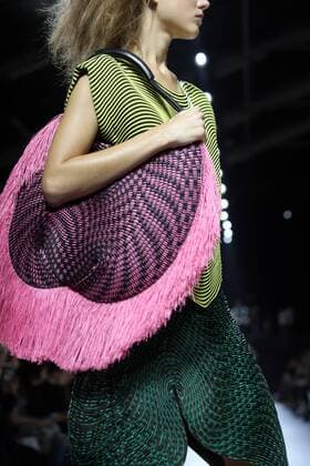 ENTERTAINMENT MODE Paris Fashion Week - Issey Miyake Modenschau A model takes to the catwalk during the presentation of Issey Miyake s collection as part of the 2016 Spring-Summer ready-to-wear Fashion Week in Paris, on October 2, 2015.  PAR20151002104 MAYAxVIDON-WHITE