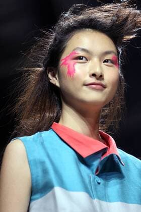 ENTERTAINMENT MODE Paris Fashion Week - Issey Miyake Modenschau A model takes to the catwalk during the presentation of Issey Miyake s collection as part of the 2016 Spring-Summer ready-to-wear Fashion Week in Paris, on October 2, 2015.  PAR20151002114 MAYAxVIDON-WHITE