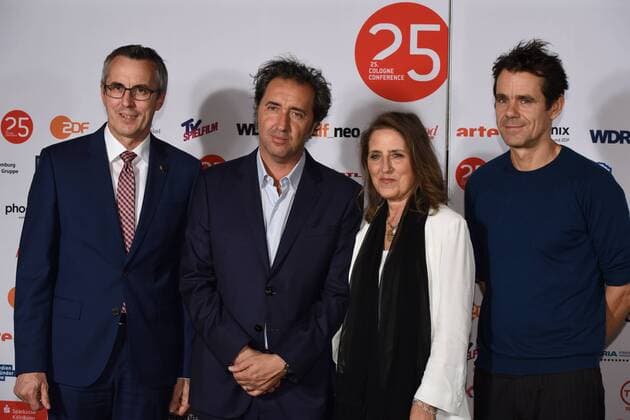 Kölner Bürgermeister Andreas Wolter, l-r, Regisseur Paolo Sorrentino, Gf Filmstiftung NRW Petra Müller und Regisseur Tom Tykwer posieren am 01.10.2015 in Köln zur Preisverleihung der 25. Cologne Conference. Ausgezzeichnet werden herausragende Leistungen aus der internationalen Film- und Fernsehbranche. Vom 25.09. bis 01.10. findet das Festival für herausragendes Fernsehen und unabhängige Filmkultur in Köln statt.