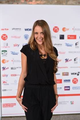 Schauspielerin Katrin WOLTER kommt am 01.10.2015 in Köln zur Preisverleihung der 25. Cologne Conference. Ausgezzeichnet werden herausragende Leistungen aus der internationalen Film- und Fernsehbranche. Vom 25.09. bis 01.10. findet das Festival für herausragendes Fernsehen und unabhängige Filmkultur in Köln statt.