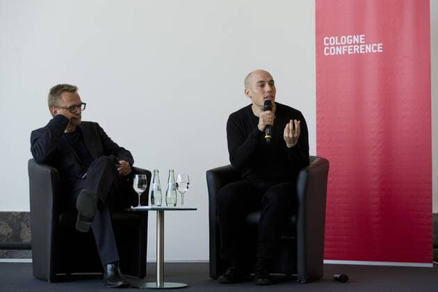 von links: Hajo SCHOMERUS, Deutschland, Kameramann und Regisseur, Joshua OPPENHEIMER, USA, Regisseur, Werkstattgespraeche im Rahmen der Cologne Conference in Koeln, 01.10.2015.