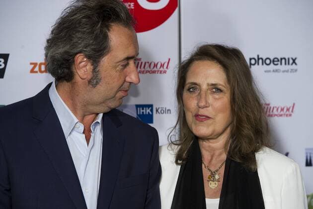 von links: Preistraeger Paolo SORRENTINO, ITA, Regisseur, Schriftsteller, Autor, Petra MUELLER, Müller, Geschaeftsfuehrerin der Filmstifung NRW, Roter Teppich, Red Carpet Show, Preisverleihung der Cologne Conference in Koeln, 01.10.2015.