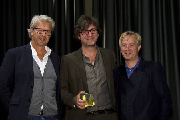 von links: Lutz CARSTENS, Chefredakteur TV Spielfilm, Preistraeger David SCHALKO, AUT, Regisseur, Stefan BACHMANN, Schauspiel Koeln, Laudator, Preisverleihung der Cologne Conference in Koeln, 01.10.2015.