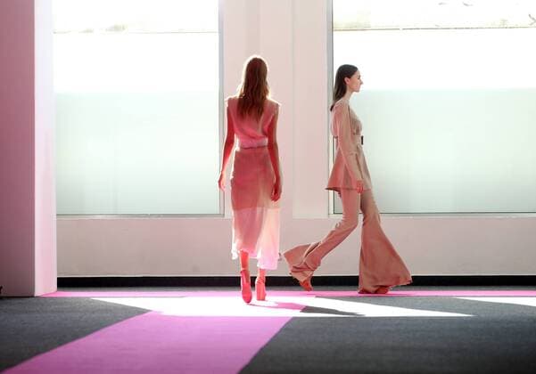 A model takes to the catwalk during the presentation of Diogo Miranda s collection as part of the 2016 Spring-Summer ready-to-wear Fashion Week in Paris, on October 3, 2015.  PAR20151003110 MAYAxVIDON-WHITE