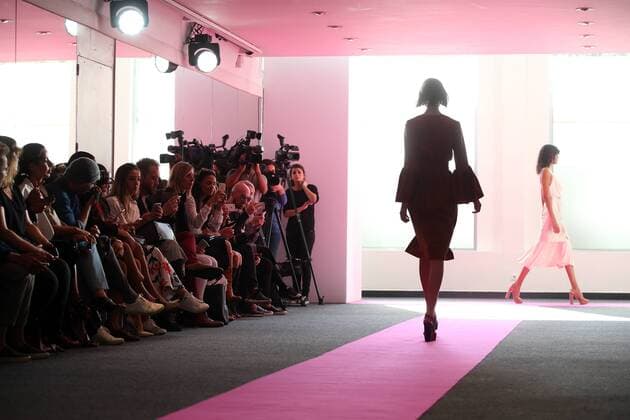 A model takes to the catwalk during the presentation of Diogo Miranda s collection as part of the 2016 Spring-Summer ready-to-wear Fashion Week in Paris, on October 3, 2015.  PAR20151003112 MAYAxVIDON-WHITE