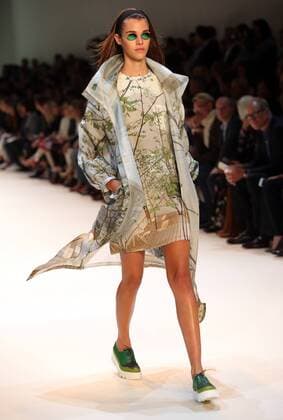 A model takes to the catwalk during the presentation of Akris collection as part of the 2016 Spring-Summer ready-to-wear Fashion Week in Paris, on October 4, 2015.  PAR20151004112 MAYAxVIDON-WHITE