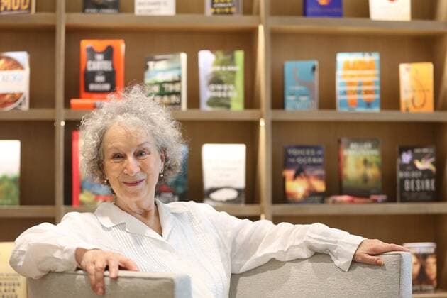 Berühmte Feministinnen, Margaret Atwood Aug. 19, 2015 - Toronto, ON, Canada - TORONTO, ON- AUGUST 19 August 19, 2015 . Author Margaret Atwood poses for pictures at Penguin Random House offices. Toronto Canada  - ZUMAt14_