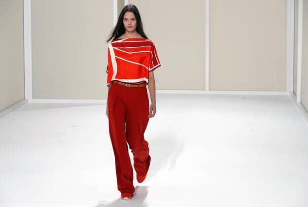 A model takes to the catwalk during the presentation of Hermes collection as part of the 2016 Spring-Summer ready-to-wear Fashion Week in Paris, on October 5, 2015.  PAR20151005108 ECOxCLEMENT