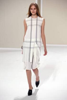 A model takes to the catwalk during the presentation of Hermes collection as part of the 2016 Spring-Summer ready-to-wear Fashion Week in Paris, on October 5, 2015.  PAR20151005112 ECOxCLEMENT