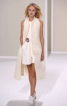 A model takes to the catwalk during the presentation of Hermes collection as part of the 2016 Spring-Summer ready-to-wear Fashion Week in Paris, on October 5, 2015.  PAR20151005101 ECOxCLEMENT