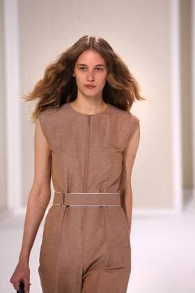 A model takes to the catwalk during the presentation of Hermes collection as part of the 2016 Spring-Summer ready-to-wear Fashion Week in Paris, on October 5, 2015.  PAR20151005114 ECOxCLEMENT