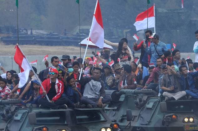 Oct. 5, 2015 - Cilegon, Banten, Indonesia - The tank convoy brought interest to the people to give more attention at 70th anniversary of National Army Day. Cilegon Indonesia - ZUMAp133