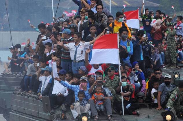 Oct. 5, 2015 - Cilegon, Banten, Indonesia - The tank convoy brought interest to the people to give more attention at 70th anniversary of National Army Day. Cilegon Indonesia - ZUMAp133
