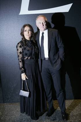 Salma Hayek Francois Henri Pinault CELEBRITES : Paris Fashion Week - Ankunft zur Modenschau von Yves saint Laurent - Paris - 05 10 2015 PhilippeSTERC Panoramic 