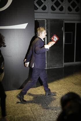 Pete Doherty CELEBRITES : Paris Fashion Week - Ankunft zur Modenschau von Yves saint Laurent - Paris - 05 10 2015 PhilippeSTERC Panoramic 