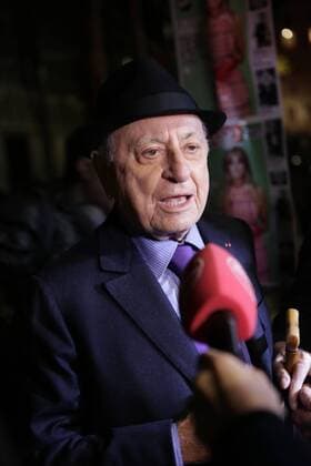Pierre BERGE CELEBRITES : Paris Fashion Week - Ankunft zur Modenschau von Yves saint Laurent - Paris - 05 10 2015 PhilippeSTERC Panoramic 