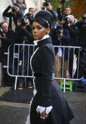 Janelle Monae - Paris Fashion Week, Modenschau Chanel - Paris, Frankreich - 06 10 2015 GwendolineLeGoff Panoramic 