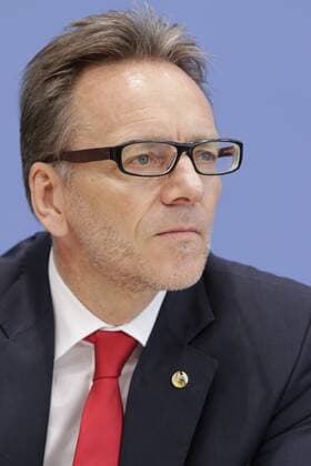 Berlin, Bundespressekonferenz, Thema: Lagebild Organisierte Kriminalität 2014 Foto:Holger Münch, Präsident des Bundeskriminalamtes (BKA)