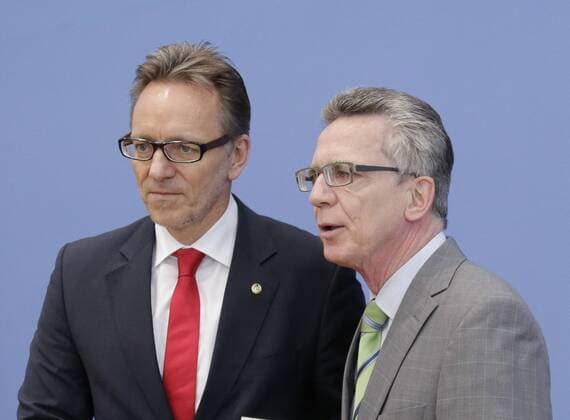 Berlin, Bundespressekonferenz, Thema: Lagebild Organisierte Kriminalität 2014 Foto:Holger Münch, Präsident des Bundeskriminalamtes (BKA), Bundesminister des Innern Dr. Thomas de Maiziere