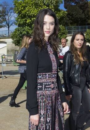 Astrid Berges Frisbey CELEBRITES : Modenschau Valentino - Pret a Porter Printemps Ete 2016 - 06 10 2015 GwendolineLeGoffx 