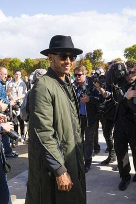 Lewis Hamilton CELEBRITES : Modenschau Valentino - Pret a Porter Printemps Ete 2016 - 06 10 2015 GwendolineLeGoffx 